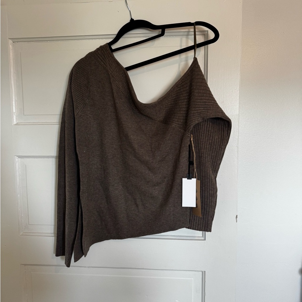 Astr Brown Off-the-Shoulder Sweater